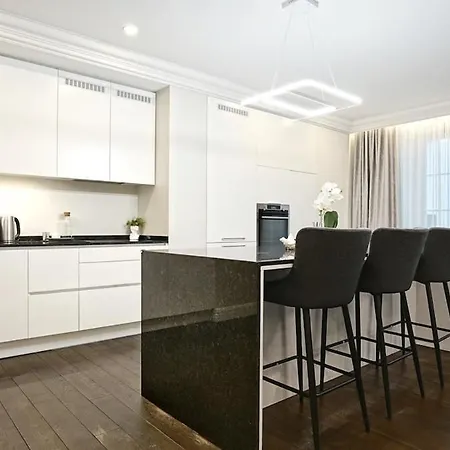 Dzīvoklis Luxury With Parking Riga